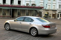     Lexus LS 460
