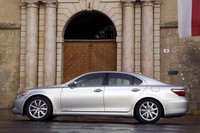    Lexus LS 460
