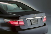 Lexus LS 600H L -  
