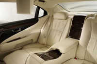 Lexus LS 600H L -  
