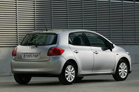 Toyota Auris -     
