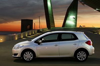 Toyota Auris  ,     