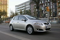 Toyota Auris -   
