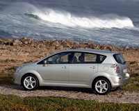 Toyota Corolla Verso -  
